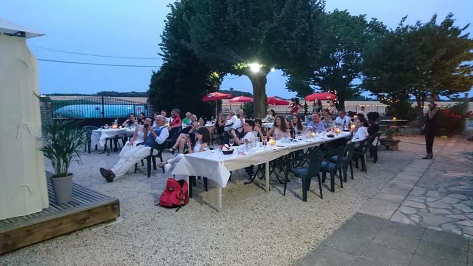 Auberge Du Noyer Londigny Εξωτερικό φωτογραφία